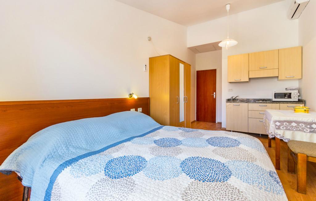 Apartment Mirjana Pula Zimmer foto
