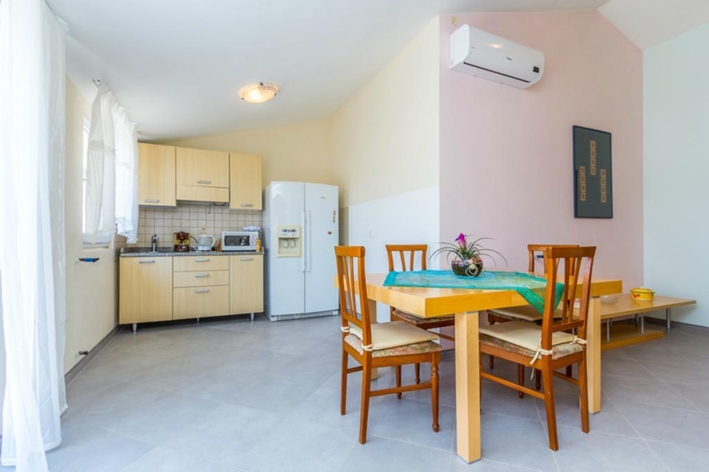 Apartment Mirjana Pula Zimmer foto